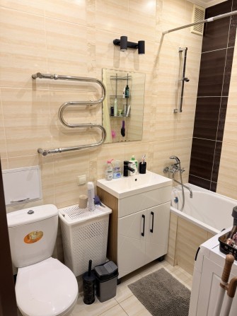 Продам 2кв.в центрі Чорноморська - фото 1
