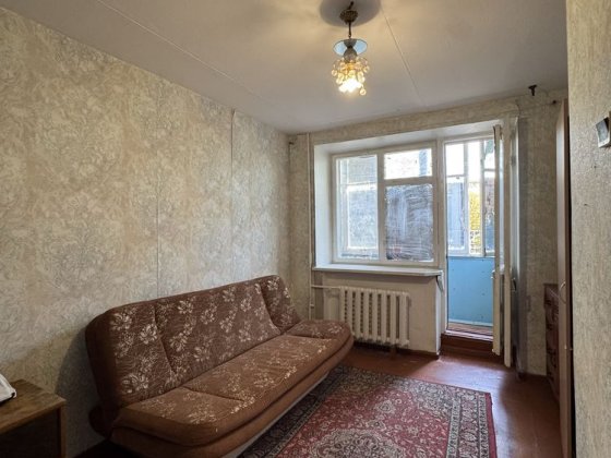 Ексклюзив! Продам 1-кімнатну гостинку, вул. Олександрійська, 2 поверх.