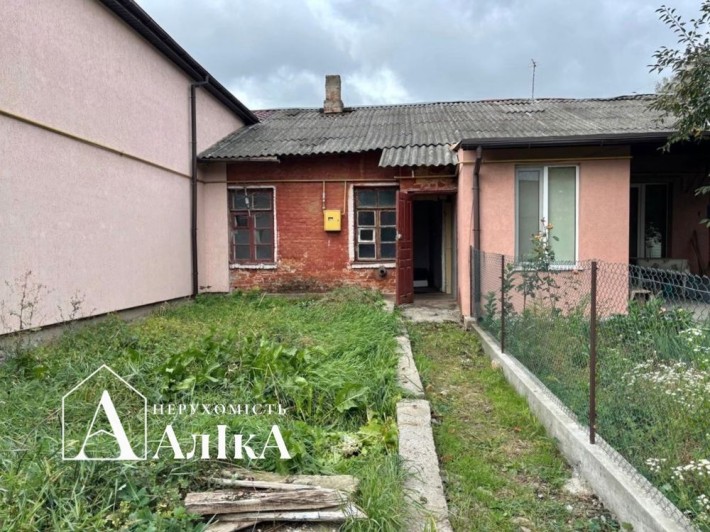 Продам невелику 2-кімнатну квартиру в приватному секторі з частковими зручностями - фото 1
