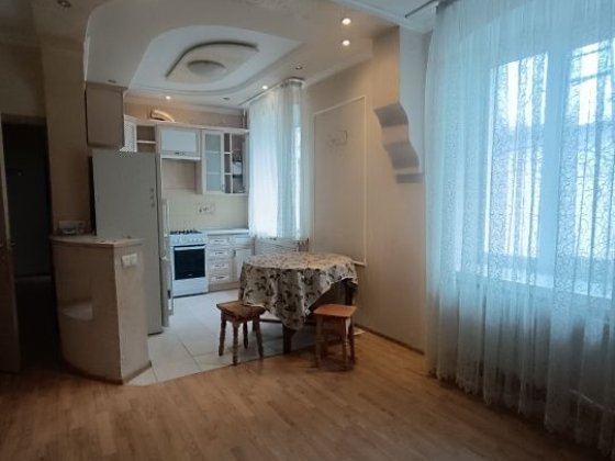Продається 2-ох кімнатна квартира студія поруч з центром Кам'янець-Подільський