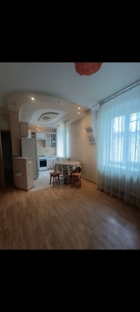 Продається 2-ох кімнатна квартира студія поруч з центром - фото 1