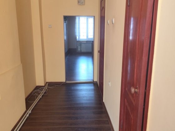 Продається простора 3-кімнатна квартира з комфортним