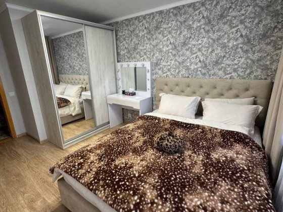 Продам двокімнатну секцію з ремонтом. Кам'янець-Подільський