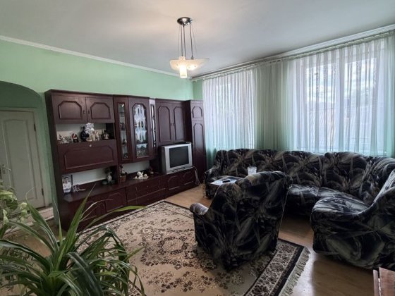 Продам 5-кімнатну квартиру