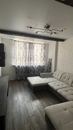Продам 2 ком. квартиру  Черноморск  ЖК Бульвар Акаций - фото 1