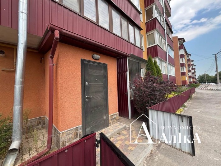 Продам 1-кімнатну квартиру в новому будинку з окремим входом - фото 1