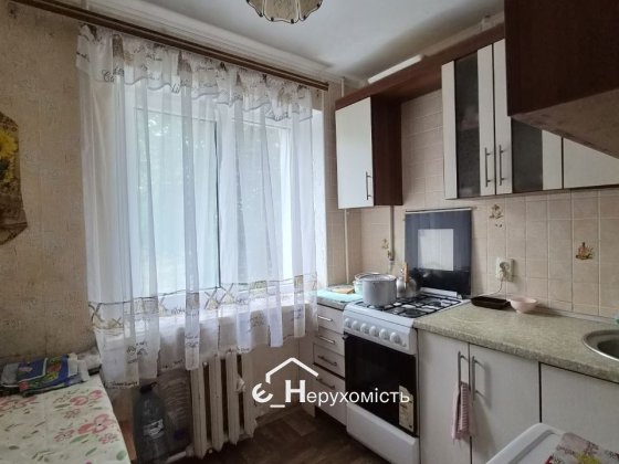 Продам 3 к.кв., Парковая. Второй этаж.