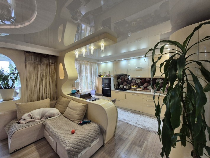 Продам квартиру с ремонтом в центре Черноморска - фото 1