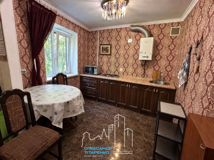 Продам двокімнатну квартиру з ремонтом,район АТБ Черьомушки! - фото 1