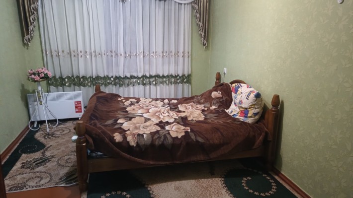ПРОДАЄТЬСЯ ЧОТИРИКІМНАТНА КВАРТИРА! . Знаходиться біля райсполкому. - фото 1