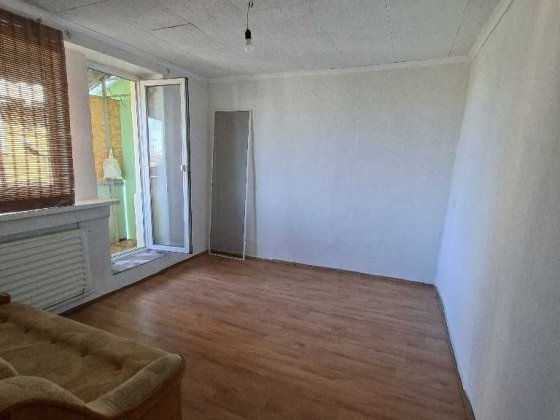 Продам квартиру на землі в. с. Мала Долина