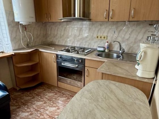 Продам квартиру з ремонтом дешево Київ. Без комісії
