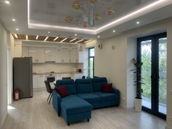 Центр 3 к квартира студія + гараж+ кладова Краматорск