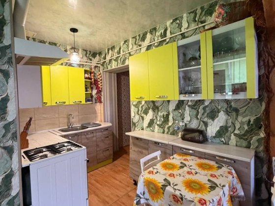 Продам 2-х кімнатну квартиру з  індивідуальним опаленням, р-н 7-ї школи Лубни