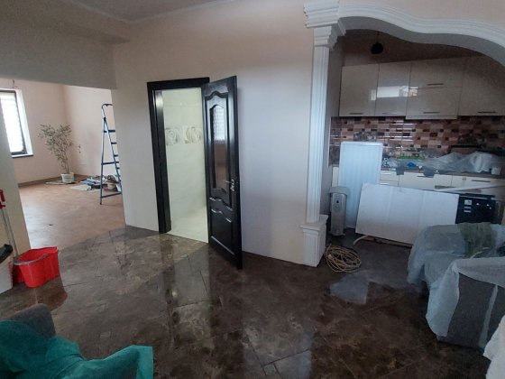 Продається 1кім кв студія 51кв м  вул. Латоричний двір.