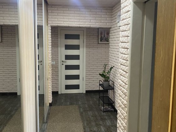 Продається трикімнатна каартира в районі росвигово!
