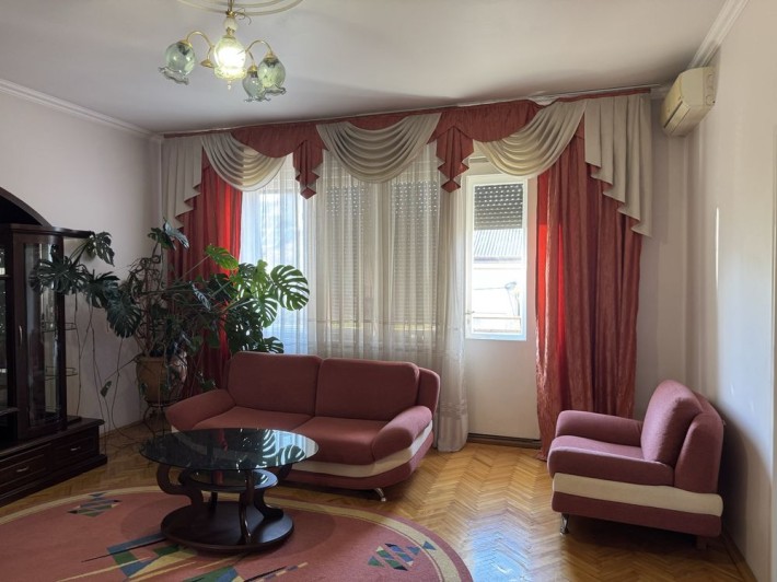 Продаж в центрі трикімнатноі квартири - фото 1