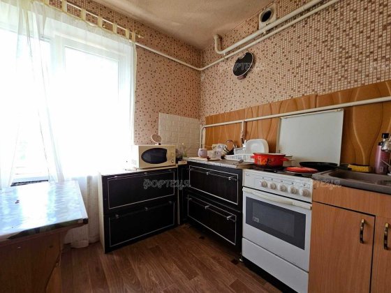 Продаж 2 кімн  квартири с автономним опаленням, є гараж!