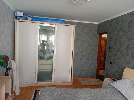 Продам квартиру трьох кімнатну