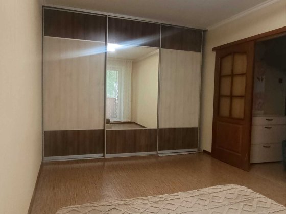 Продам 2 кімнатну квартиру.Варус