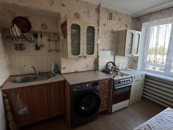 Продається 2-х кімнатна квартира , рн варуса , місто Самар , центр .