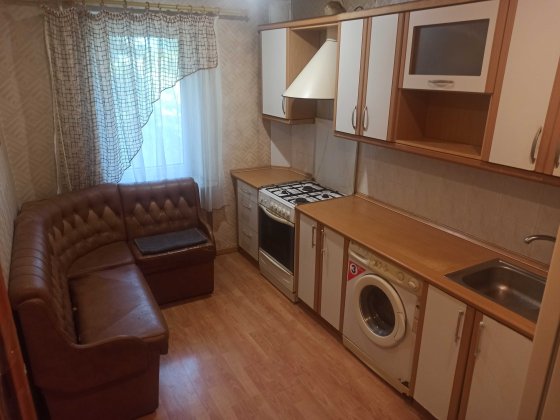 3-К квартира, 2-й поверх, в центрі, від власника