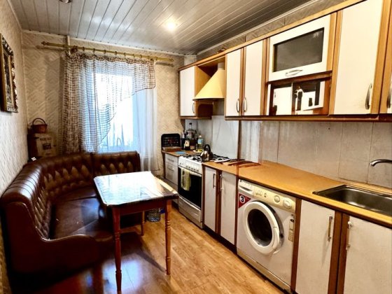 3к квартира с ремонтом, мебелью и 2 БАЛКОНАМИ! Идеальный 2 этаж, Самар