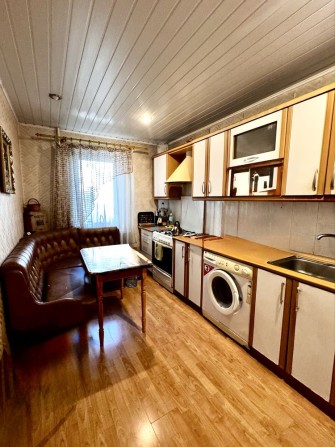 3к квартира с ремонтом, мебелью и 2 БАЛКОНАМИ! Идеальный 2 этаж, Самар - фото 1