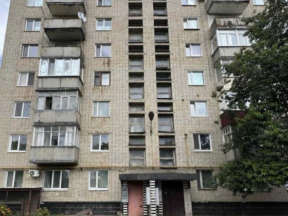 Продається 3-кімнатна квартира 67,4 м² Центр 5/9 поверх Ромни Ромни