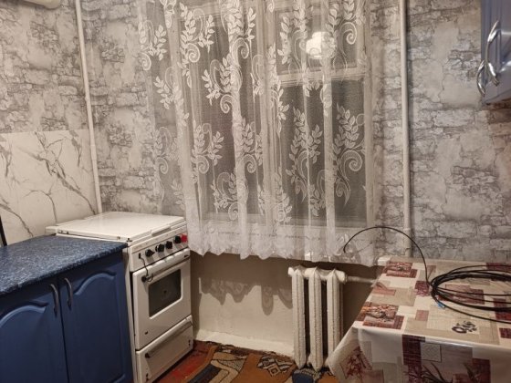 Продається 2-х кімнатна квартира в м Прилуки, центр.