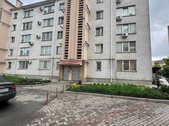 Продам 2-кімнатну квартиру 56,2 м² в центрі Ромны