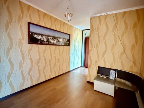 Продається простора  3-кімнатна квартира в  центрі Згурівки!