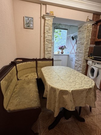 Продаж 1 кімнатноі квартири, всі меблі по побутова техніка залишаються - фото 1