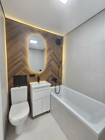Продам 2-кім квартиру з сучасним дизайнерським ремонтом - фото 1