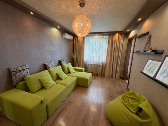 Продається затишна, світла та тепла 3-кімнатна квартира Чугуев