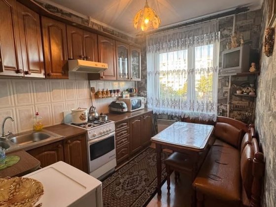 Двокімнатна квартира на третьому поверсі. Шептицький