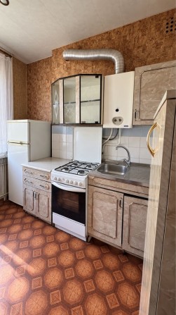 Крупногабаритна 1-кімнатна квартира у цегляній «сталінці» - фото 1