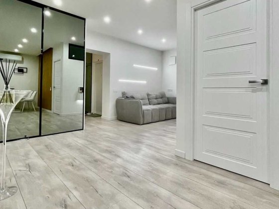 Продам 2-к квартиру с ремонтом в ЖК Днепровская Брама 1
