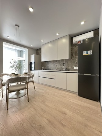 Продам затишну квартиру з новим ремонтом жк Дніпровська Брама -2 - фото 1
