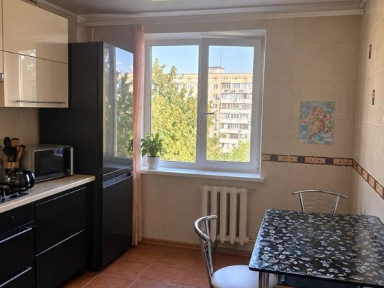 Продам 4 комн Квартира Янтарная