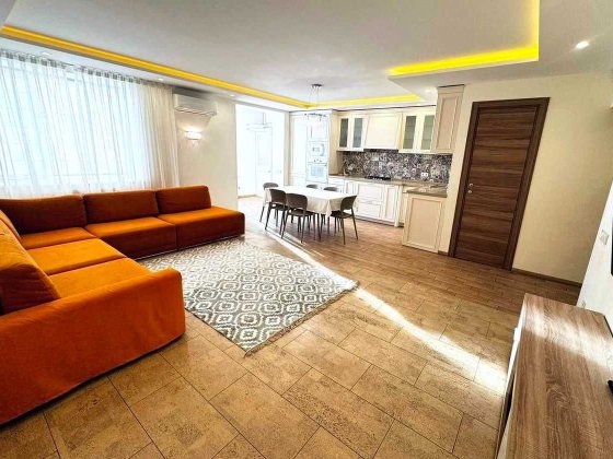 Продам 5-к квартиру (146м2) с ремонтом в ЖК Днепровская Брама 1