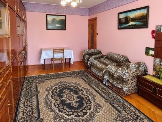 Продам 4-к квартиру, центр(Ощадбанк)