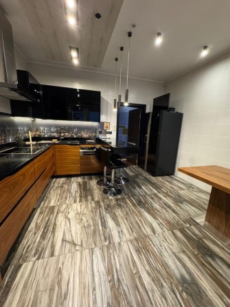 Продаж великої 3х кімнатної квартири - фото 1