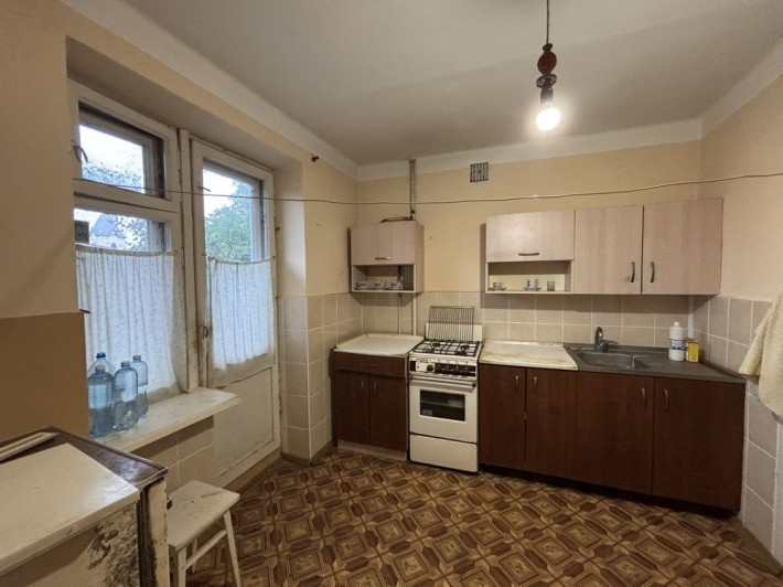 Продаж 2 кімнатної квартири в м. Чоп, Залізничників проспект - фото 1