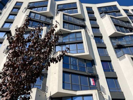 Продам світлу,  здану,  обжиту,   з газом 2-кімн квартиру ЖК Паркова Алея вул. Героїв Миколаєва Угорники