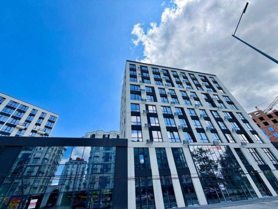 Простора 1-кім.квартира в новобудові біля міського озера. Крихівці