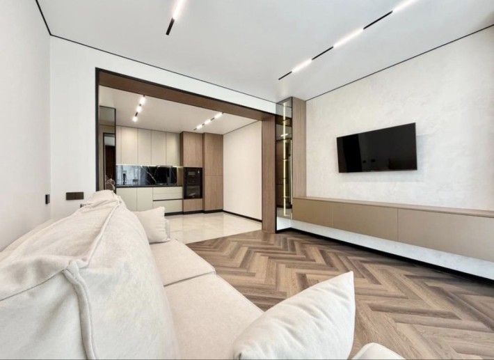 Продаж 2-кімнатної квартири з дизайнерським  ремонтом - фото 1