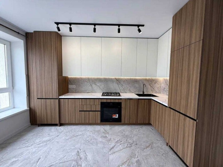 Продаж стильної 3-кімнатної квартири 92.4 м² з ремонтом! - фото 1