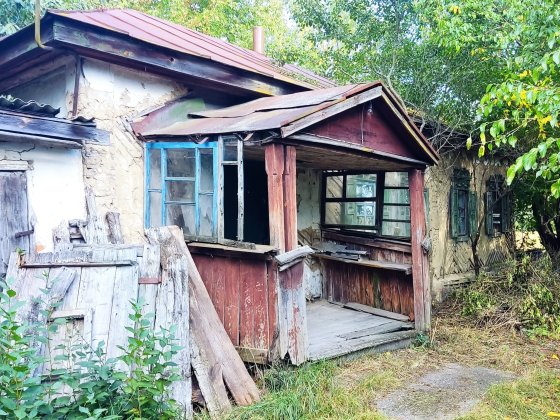 Будинок та присадибна ділянка в с. Гути Конотопського району Конотоп