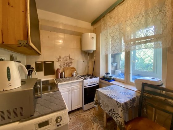Продам 1 кімнатну метро Лівобережна , куліша 9.